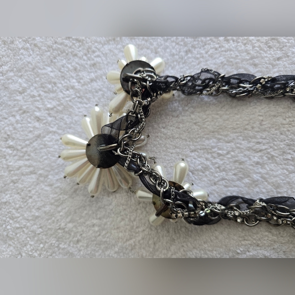 Kohl's Simply Vera Black and Cream Floral Necklace - Picture 6 of 9